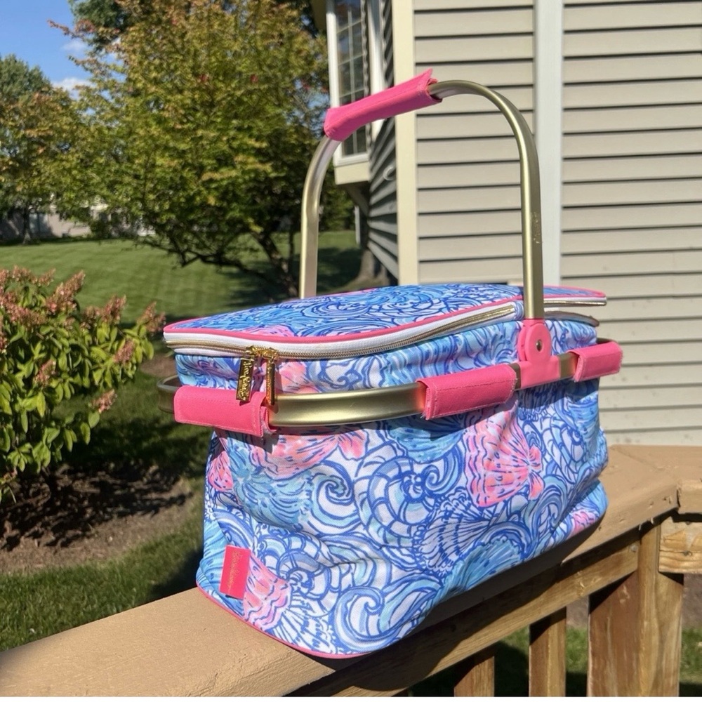 lilly pulitzer picnic/cooler Collapsable NWOT, Never Used, zip close 17x10x9” - Picture 2 of 8
